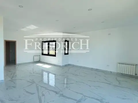 Casa en Venta con 4 cocheras