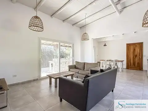 Casa 4 ambientes con 2 baños