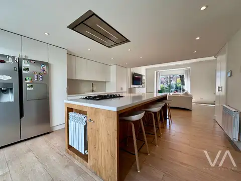 Impecable chalet con 4 dormitorios. Jardín. Pileta. Los Troncos.