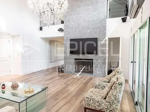 Casa en Venta con 2 cocheras