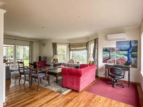 Casa 7 ambientes con 4 baños