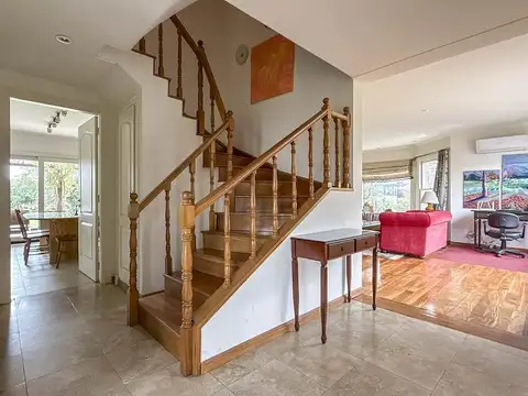 Excelente casa luminosa en venta.