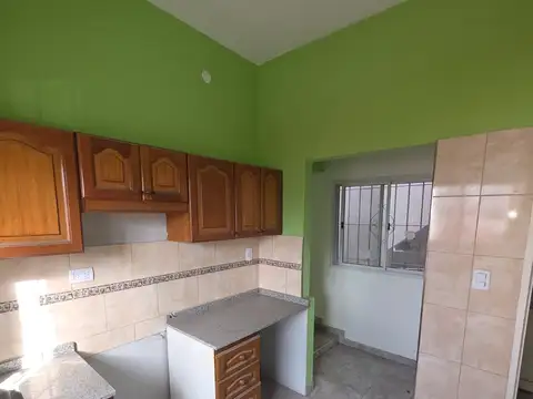 Depto Tipo Casa en Alquiler en Ramos Mejia Sur, $ 800.000