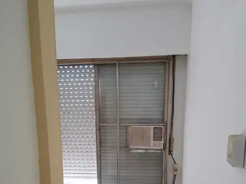 DEPARATMENTO DE 2 AMBIENTES SOBRE AVENIDA