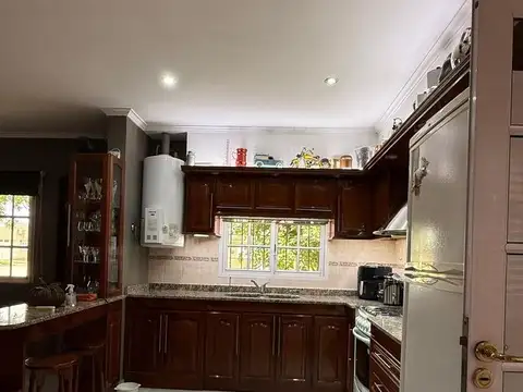 VENTA CASA FAMILIAR - Barrio Unidos, Esperanza.-