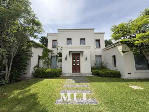 Exclusiva casa en el barrio de Santa Maria de Tigre, con salida a laguna.