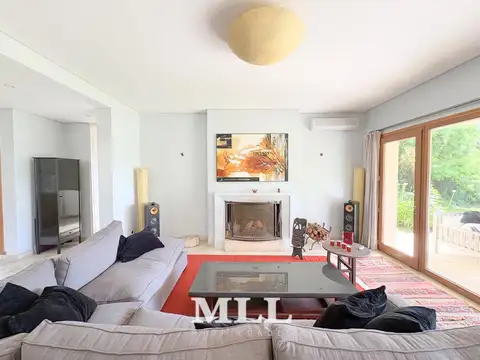 Casa 5 ambientes con 2 baños