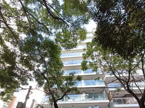 RETASADA  AMPLIA COCHERA ZONA RÍO