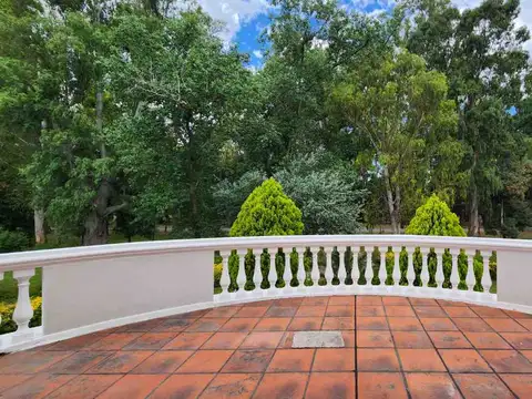 Casa en Venta con 6 cocheras