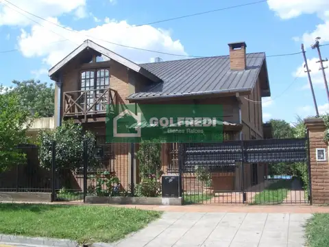 Casa de 5 ambientes en Benavidez Centro