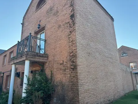 Venta de triplex en barrio cerrado Nuevo Pilar - APTO CREDITO y cerca de panamericana