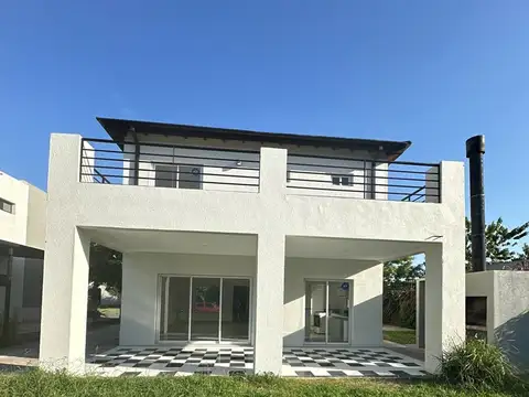 Casa en Alquiler con 4 cocheras