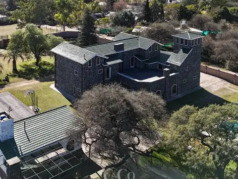 Venta Palacio De Lujo En 12.000 M2 De Parque (1000 M2 Cubiertos) En Villa Parque Siquiman