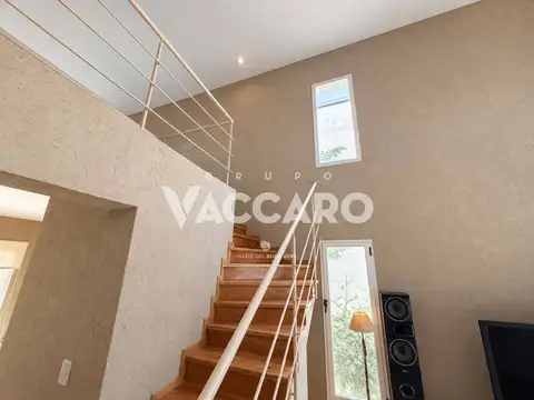 Casa en Alquiler con 3 cocheras