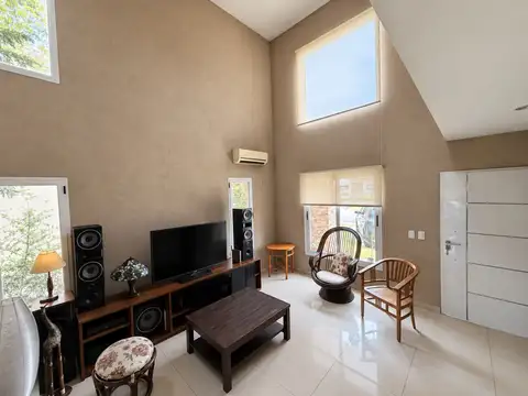 Casa en Alquiler de 3 dormitorios