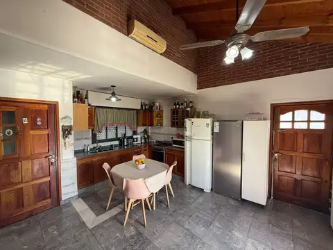 Casa 3 amb. cochera, patio y terraza en Llavallol