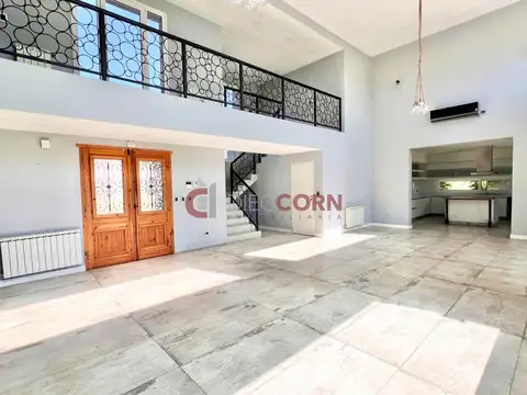 Casa 5 ambientes con 4 baños