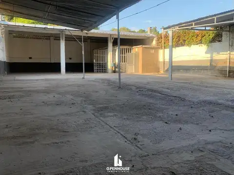 OPENHOUSE VENDE EXCELENTE GALPON/TALLER EN CIUDAD.