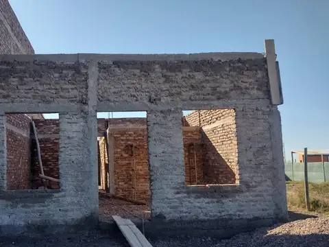CASA EN OBRA EN LAS COMPUERTAS-LUJAN DE CUYO