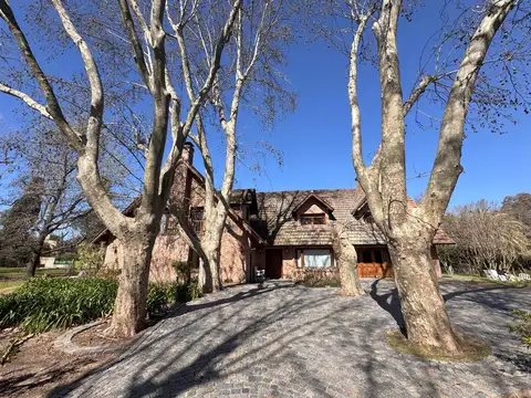 Casa 5 ambientes con 6 baños