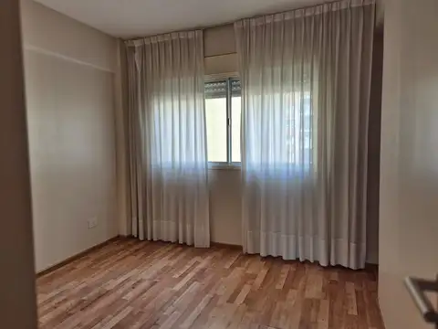 Alquiler excelente semi piso de 2 ambientes