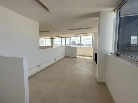 Venta Oficina en Dolores 200 m2 luminoso