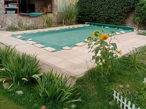 CASA CON PILETA EN VENTA EN LAS COMPUERTAS