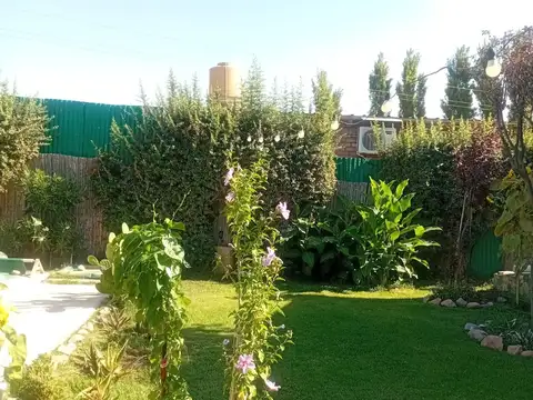 Casa en Venta con 2 cocheras