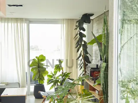 Casa de diseño con ambientes amplios y vista panorámica al lago- Barrio Canton Norte- acepta permuta