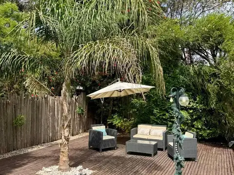 Casa en Alquiler con 2 cocheras