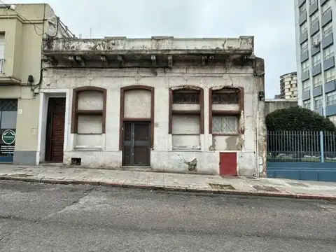 VENTA 2 CASAS EN EL MISMO PADRON BARRIIO SUR