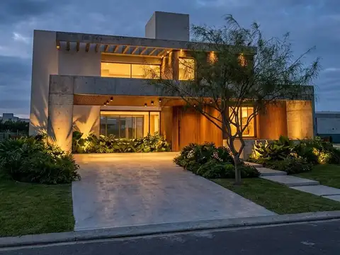 Casa en venta de 3 dormitorios con pileta en Vida Barrio Cerrado, Funes