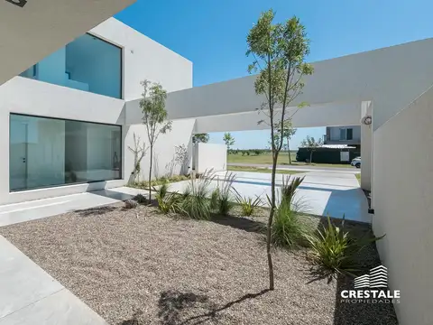 Casa 6 ambientes con 2 baños