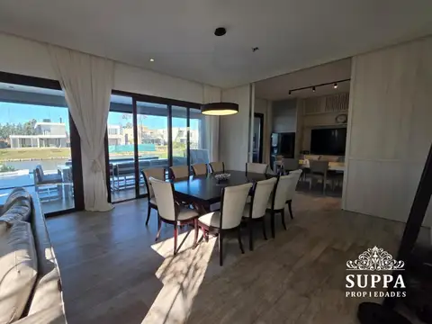 Casa 6 ambientes con 4 baños