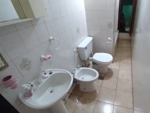 Depto Tipo Casa 6 ambientes con 2 baños