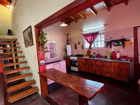 Casa 6 ambientes con 2 baños