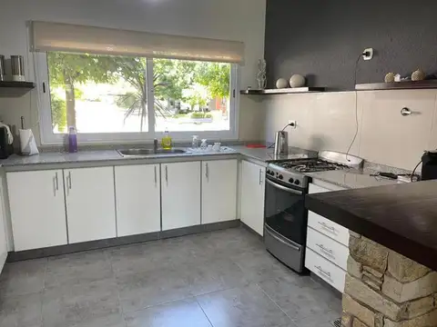 Casa en Alquiler en Hábitat Residencias, USD 1.500