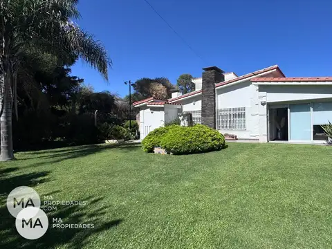 Casa 3 Dormitorios, con piscina | Roldan | Venta