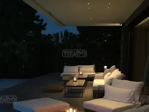 Casa en Venta en Bella Vista, USD 1.950.000