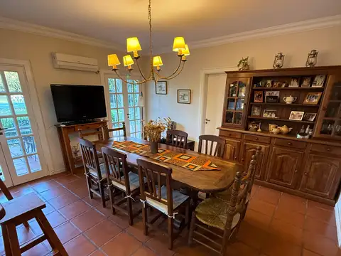 Casa 7 ambientes con 3 baños