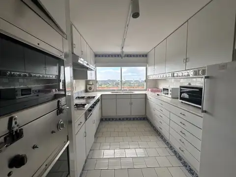 Departamento 4 ambientes con 5 baños