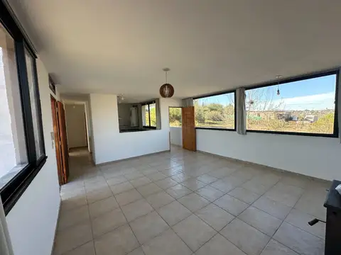 Casa 10 ambientes con 2 baños