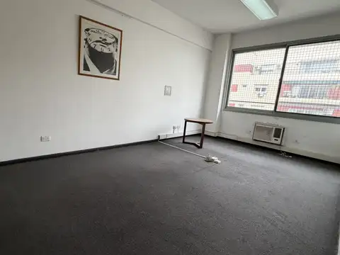 Oficina 3 ambientes con 2 baños
