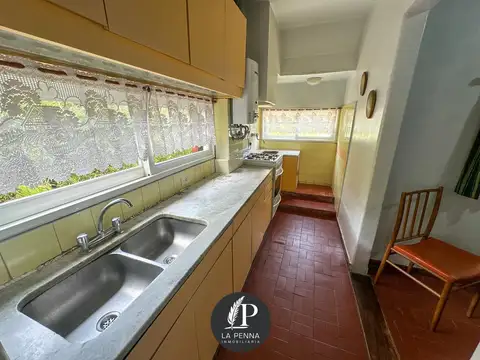 Casa 4 ambientes con 2 baños