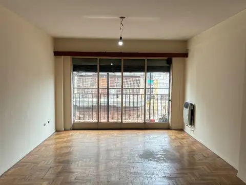 3 Ambientes con Dependencia | 83 m² Totales | Balcón al Frente | Doble Entrada | Balvanera