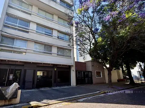 Departamento en venta de 2 dormitorios con cochera en La Plata