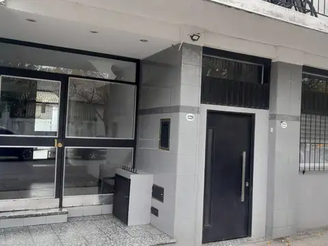 LINDO MONOAMBIENTE EN P.BAJA CON PATIO - muy bien ubicado