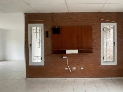 Alquiler | Casa con patio de 2 dormitorios | Zona Norte