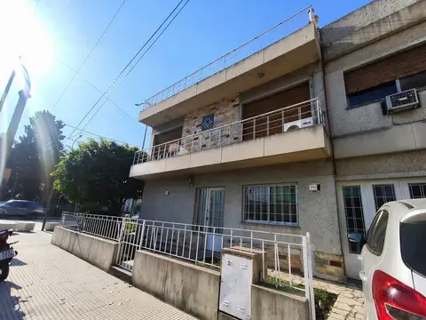 Venta - Casa - 4 Amb - Lote Propio - Terraza - Cochera - Apto Credito - Villa Riachuelo - Permuta