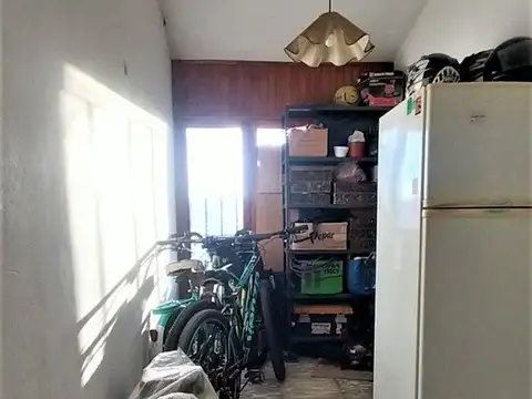 Casa 7 ambientes con 2 baños